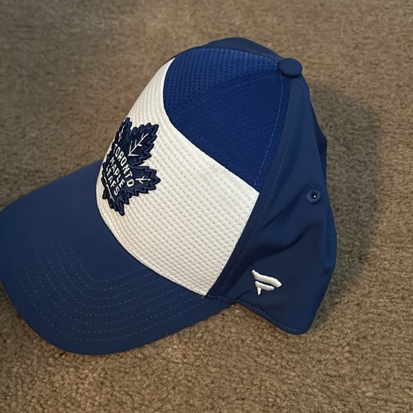 Toronto Mapleleafs Fantaticw s/m flex fit Hat - Picture 2 of 4